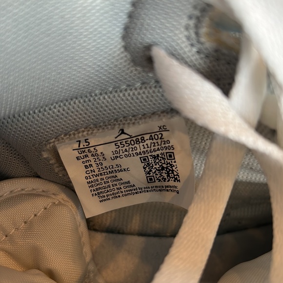 Wmns Air Jordan 1 Retro High - Picture 3 of 3